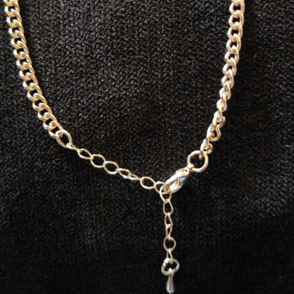 New Beautiful statement flowers necklace - Picture 3 of 5